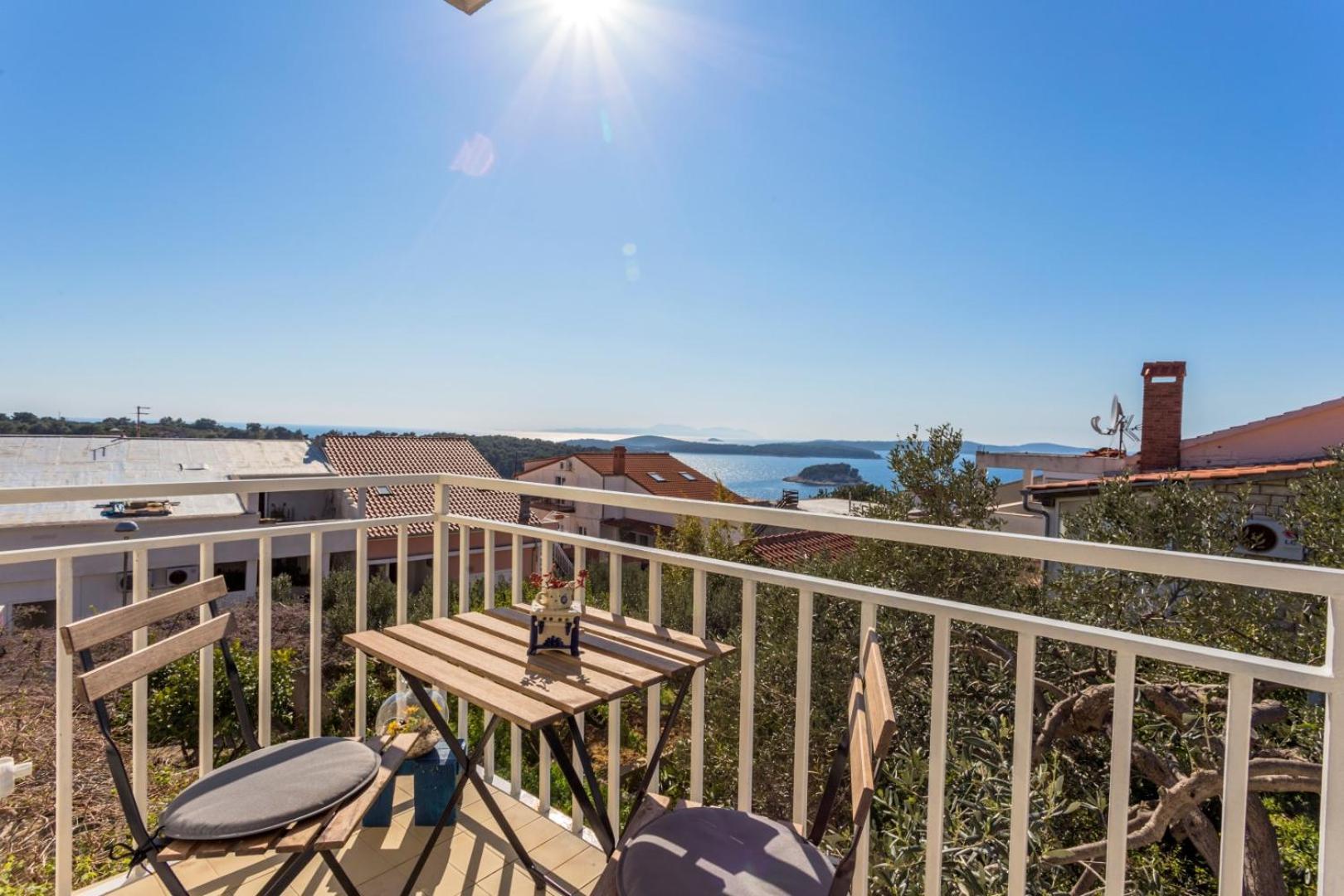 Peaceful Apartment With Beautiful View フヴァル エクステリア 写真
